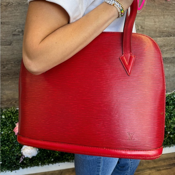 🚨SOLD🚨 Authentic Louis Vuitton Red Epi Lussac - Picture 8 of 11